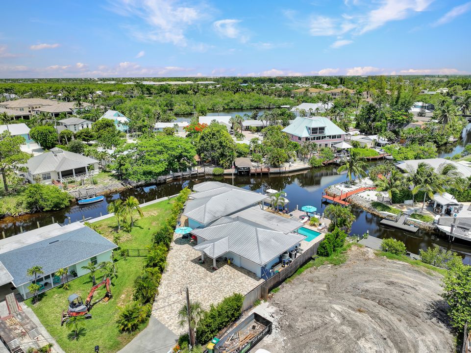 2631 Riverview Dr, Naples, FL 34112