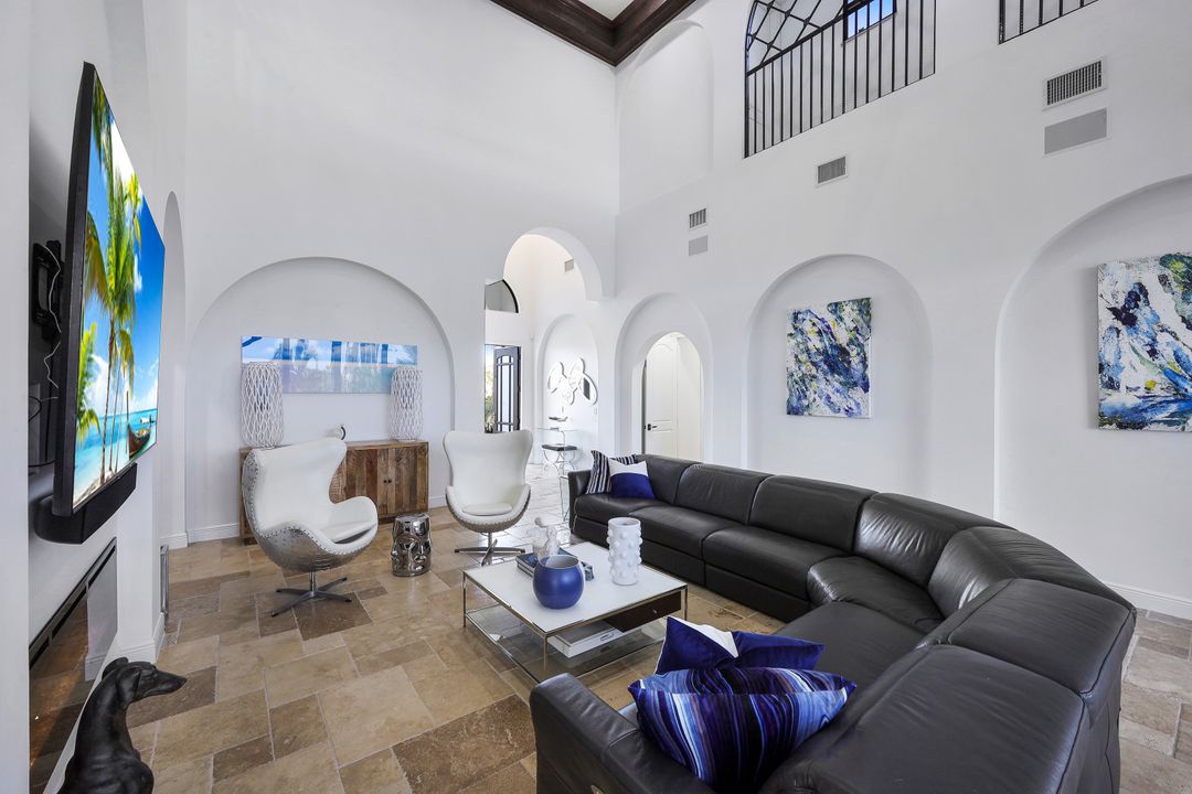 494 Seagull Ave, Naples, FL 34108