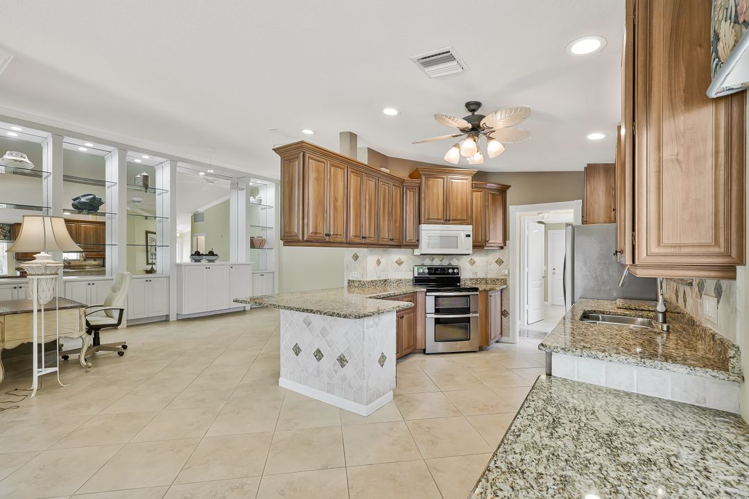 5386 Guadeloupe Way, Naples, FL 34119