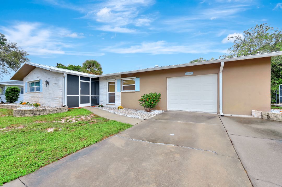 2201 41st Terrace SW, Naples, FL 34116