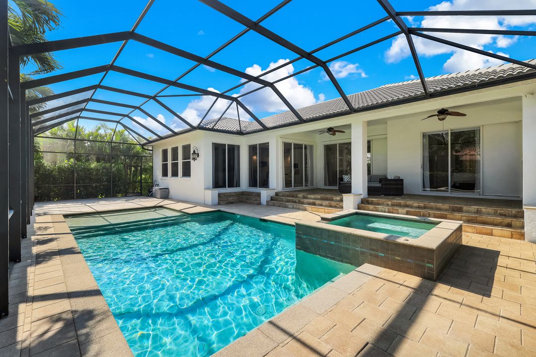 8748 S Lake Cir, Fort Myers, FL 33908
