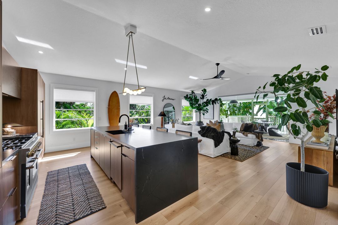 746 Park Ave, Naples, FL 34110