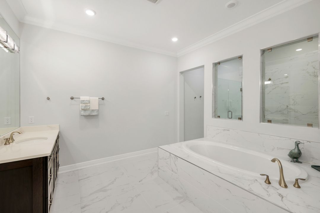 2488 Breakwater Wy #13-201, Naples, FL 34112