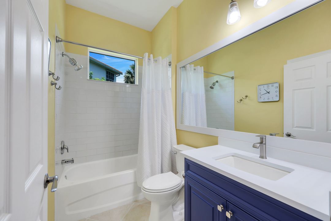 16221 Parque Ln, Naples, FL 34110