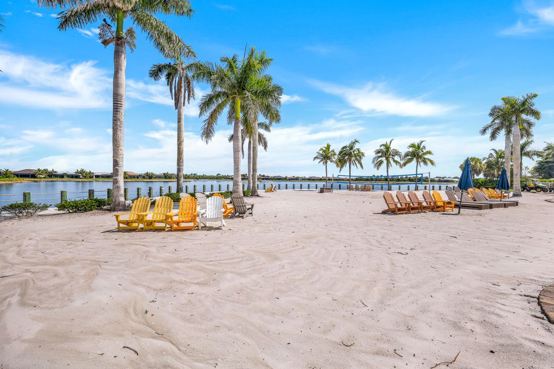 14814 Edgewater Cir, Naples, FL 34114