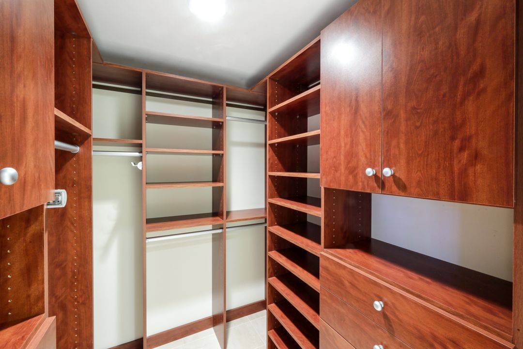 8453 Abbington Cir #811, Naples, FL 34108