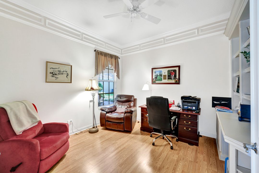 4313 Queen Elizabeth Way, Naples, FL 34119