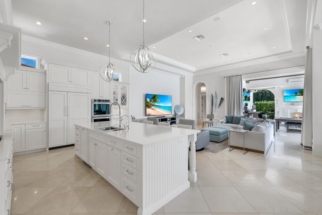 2558 Escada Ct, Naples, FL 34109
