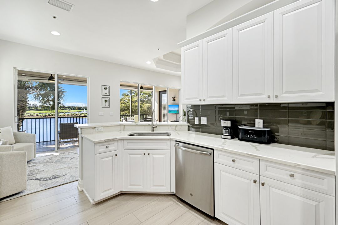 8755 Coastline Ct #201, Naples, FL 34120