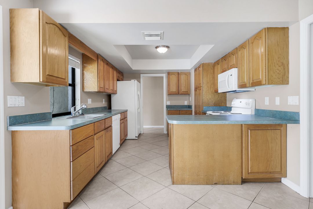 711 21st St SW, Naples, FL 34117