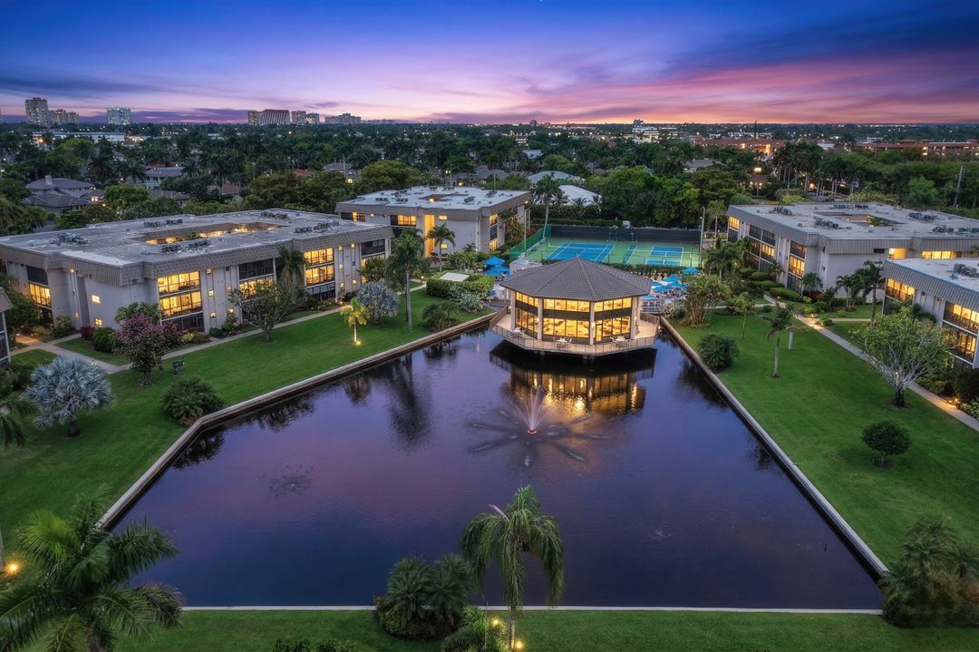 788 Park Shore Dr #E20, Naples, FL 34103