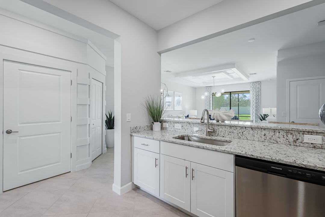 14081 Pine Lodge Ln, Fort Myers, FL 33913