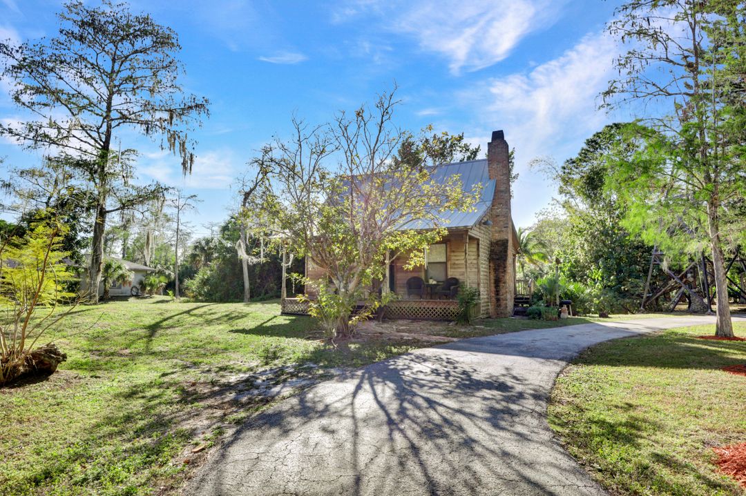 825 23rd St SW, Naples, FL 34117