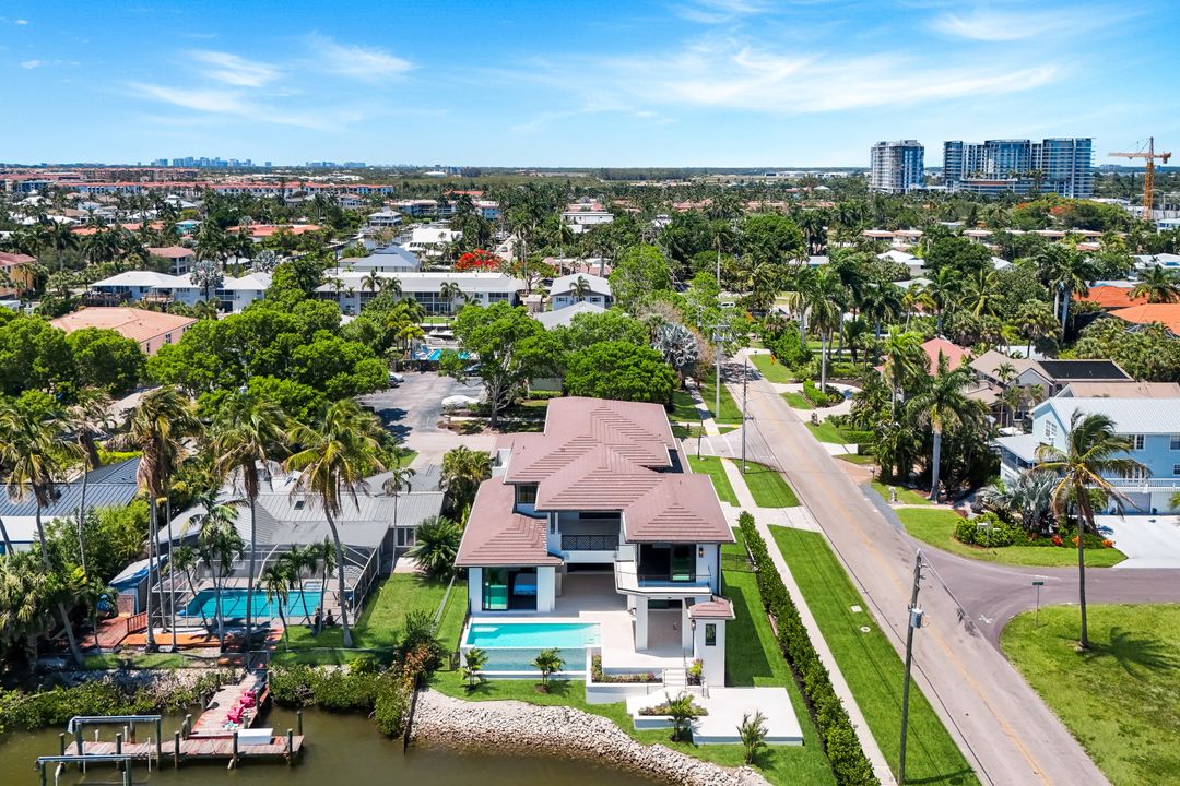 1690 Chesapeake Ave, Naples, FL 34102