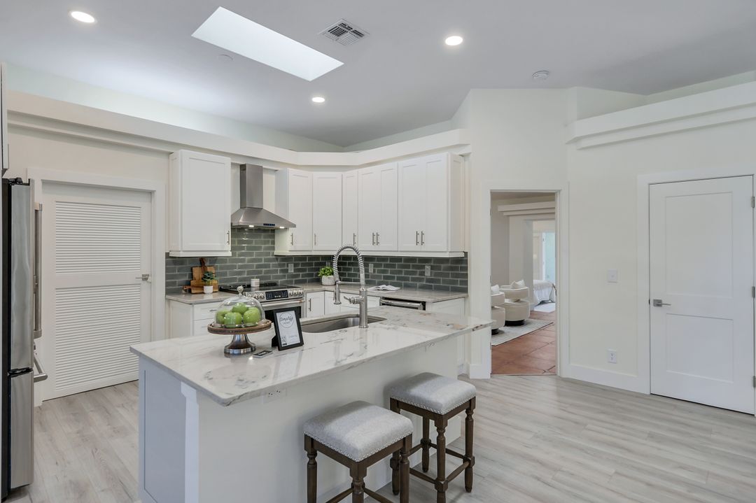 2861 Santa Barbara Blvd, Naples, FL 34116