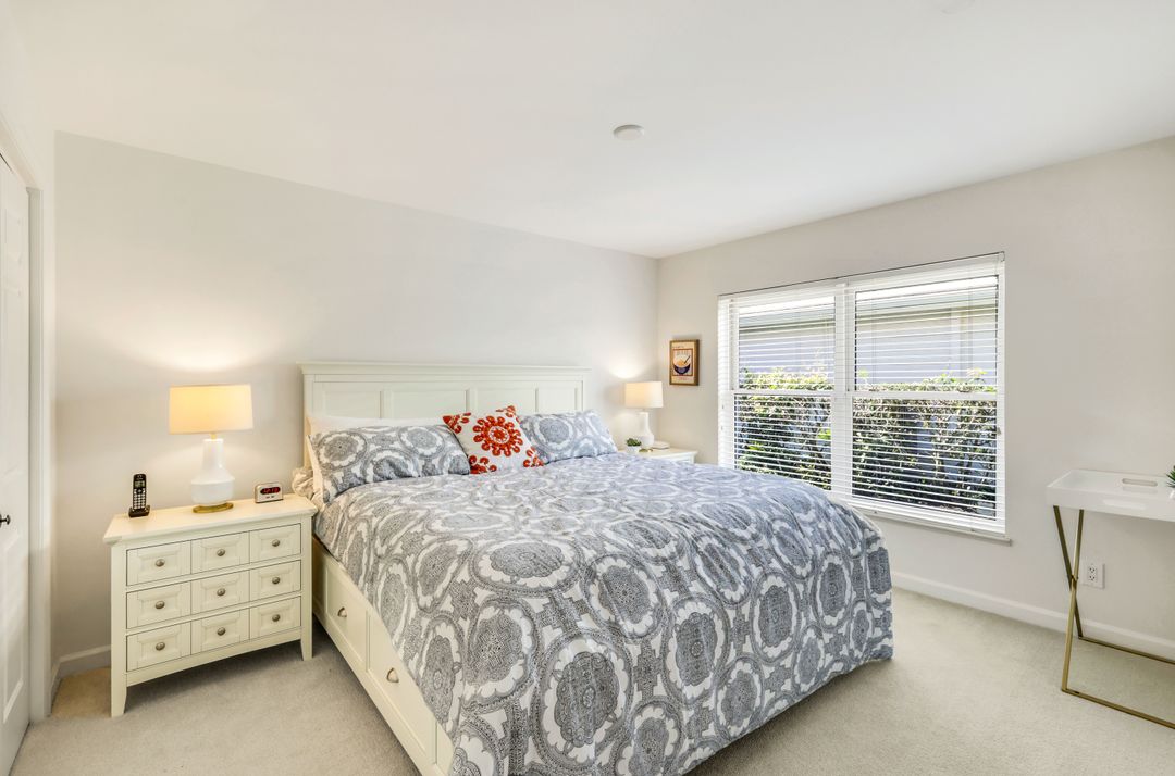 717 Pine Creek Ln, Naples, FL 34108