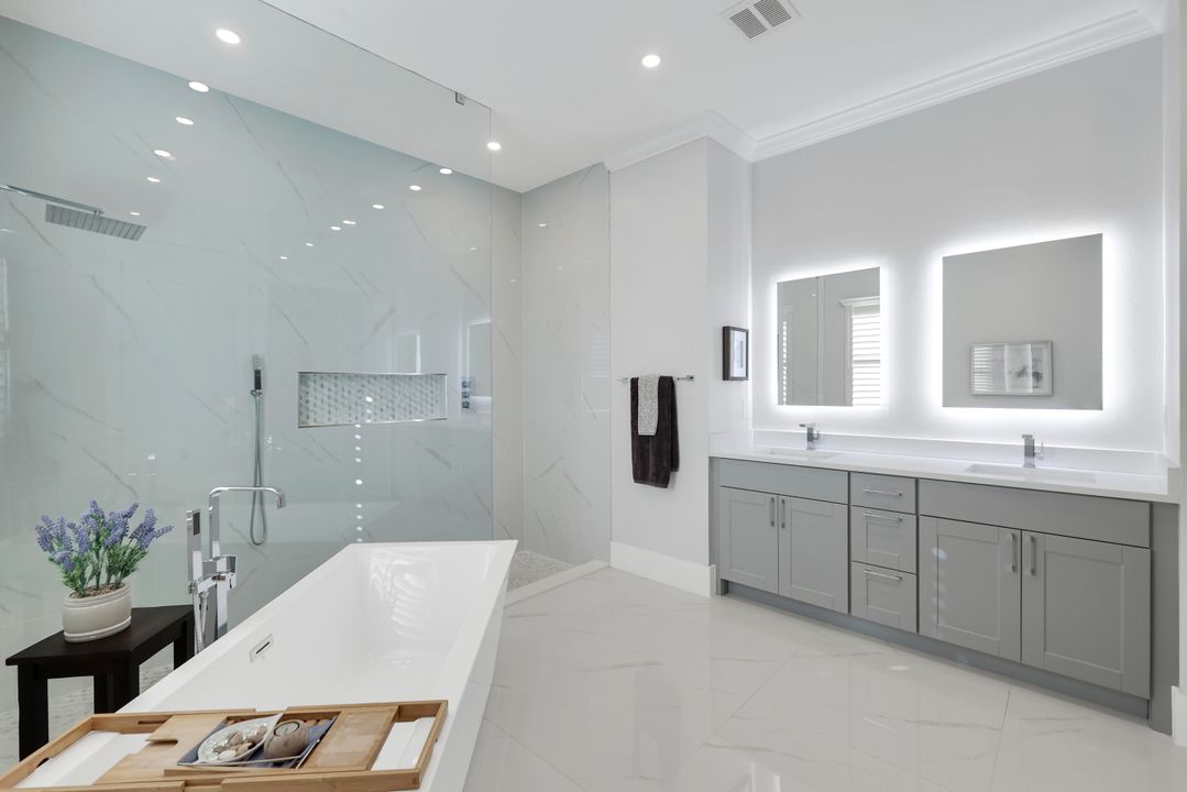 9356 Slate Ct, Naples, FL 34120