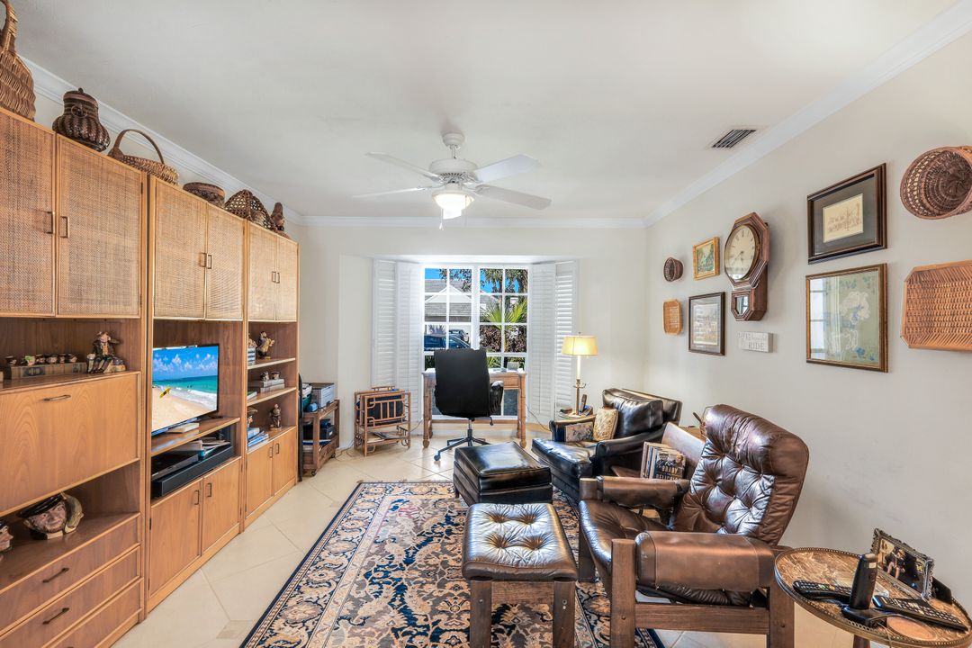 712 Pine Creek Ln, Naples, FL 34108