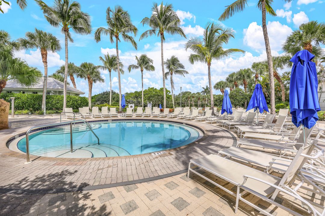 15495 Rio Ponace Ct, Naples, FL 34114
