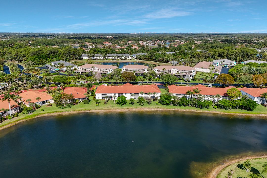 186 Gabriel Cir #9, Naples, FL 34104