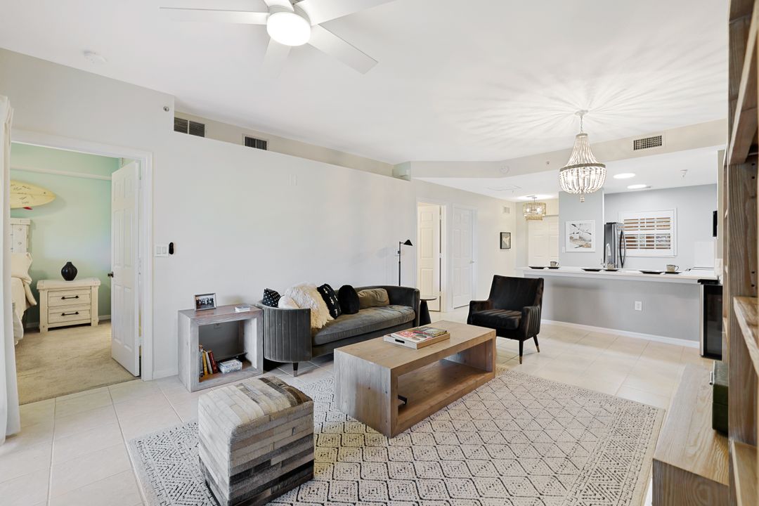 4455 Botanical Pl Cir #204, Naples, FL 34112