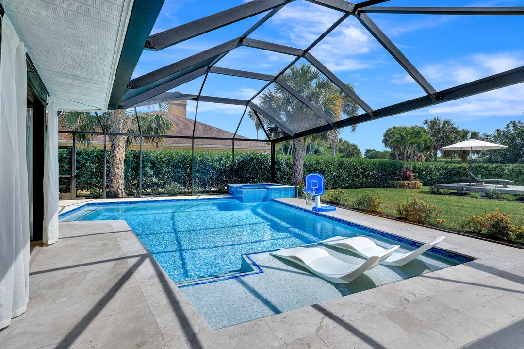 348 Country Club Ln, Naples, FL 34110