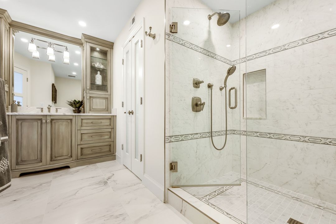 4041 Gulf Shore Blvd N #PH-6, Naples, FL 34103