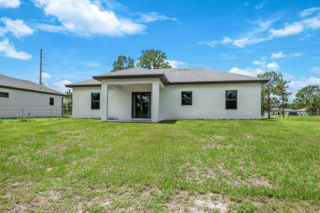 2017 47th Ave NE, Naples, FL 34120