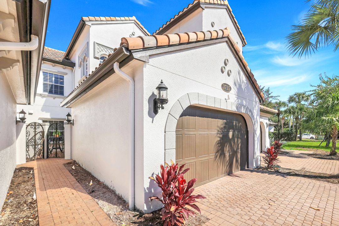 3715 Montreux Ln #204, Naples, FL 34114