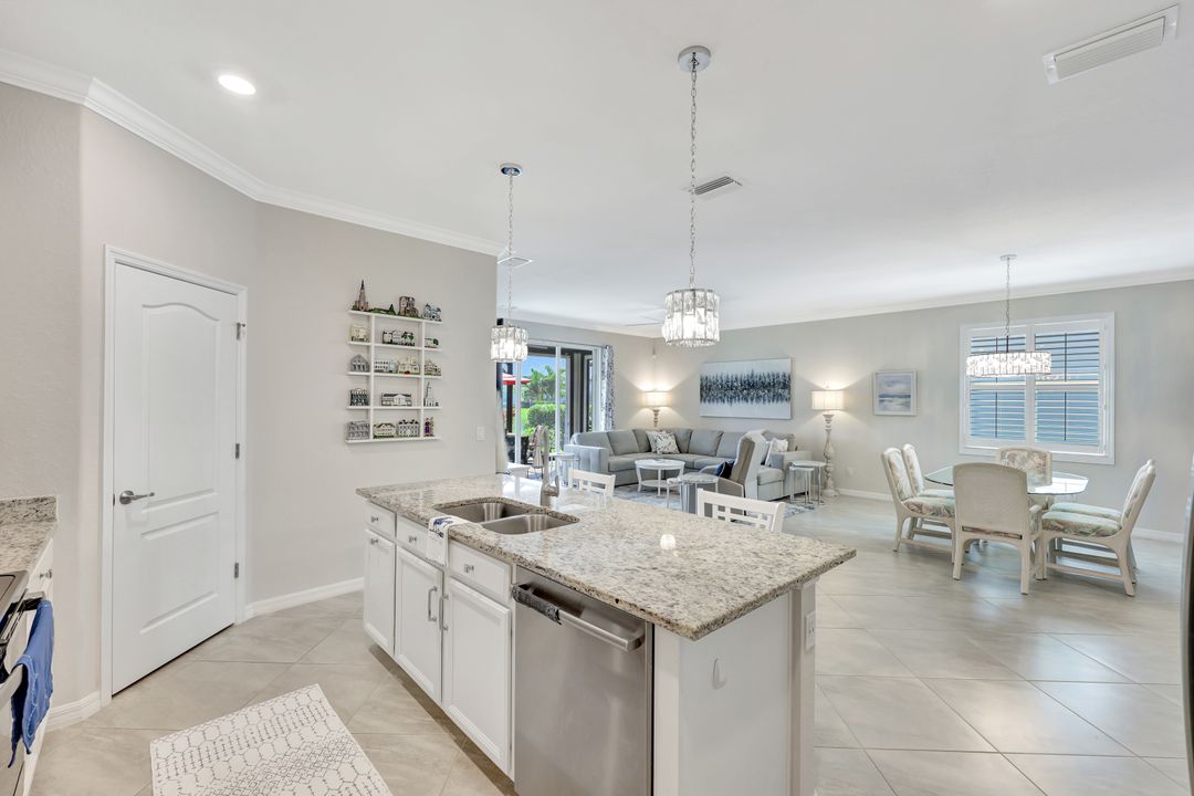 2174 Clementine St, Naples, FL 34120