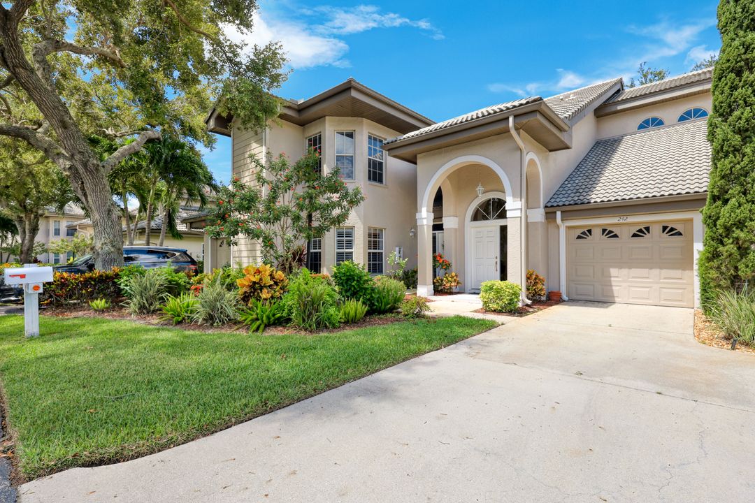 242 Via Perignon, Naples, FL 34119