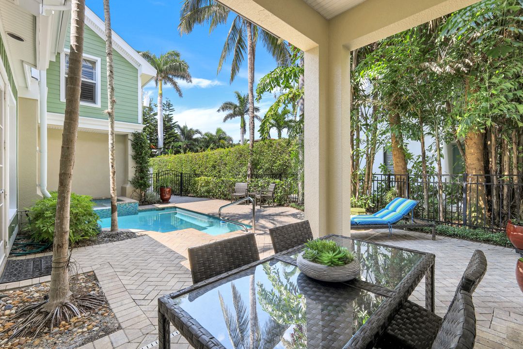 331 3rd Ave S #4, Naples, FL 34102