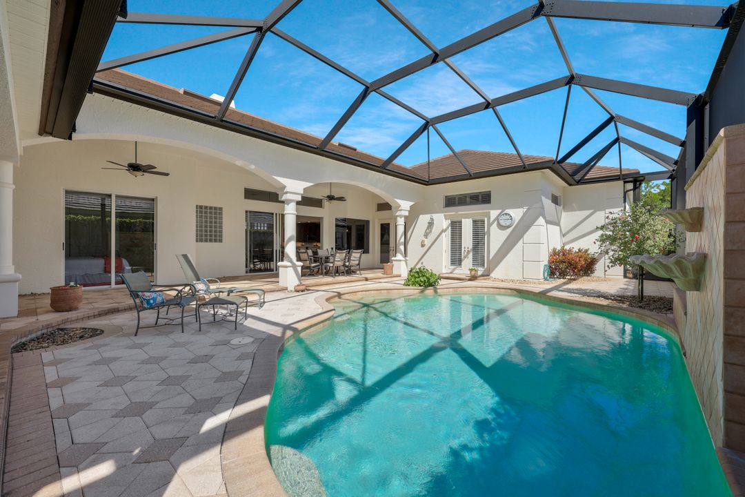 5058 Kensington High St, Naples, FL 34105