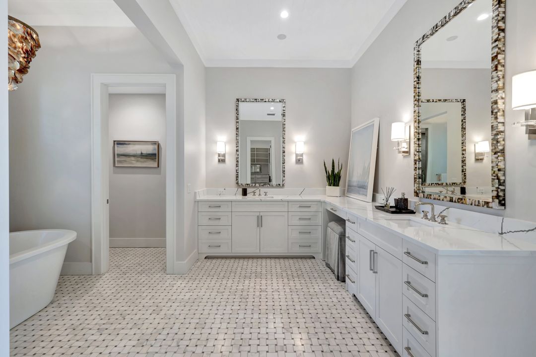 160 Broad Ave S, Naples, FL 34102
