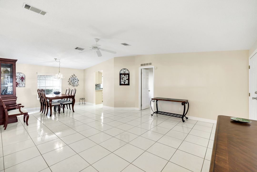 255 Riverwood Rd, Naples, FL 34114
