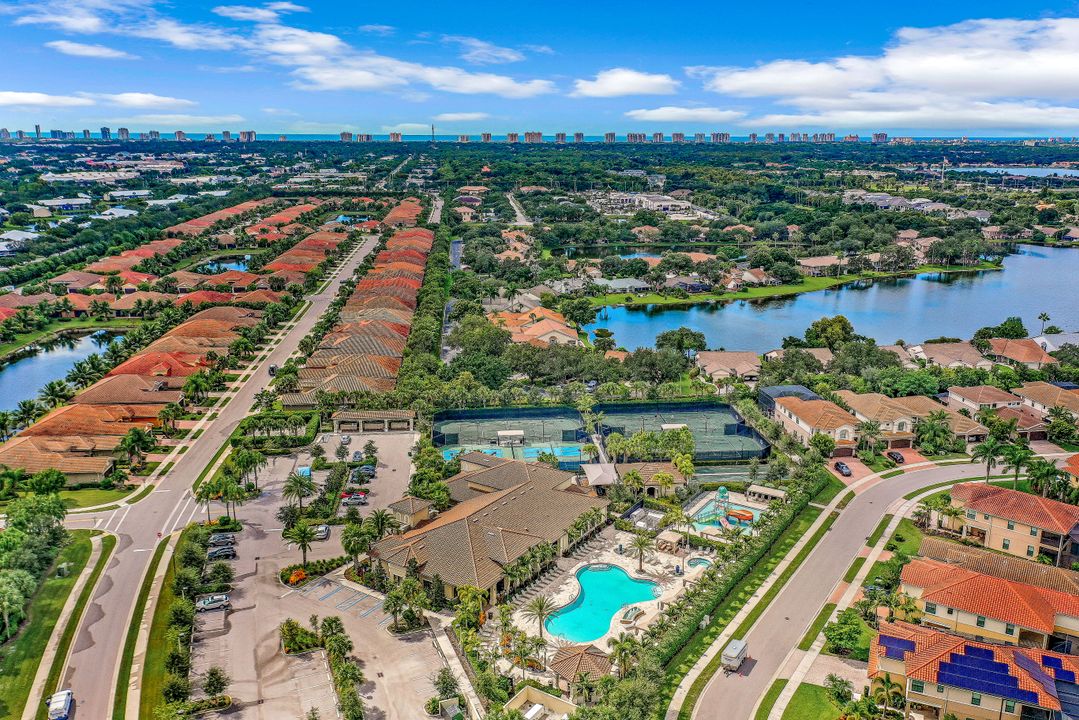13836 Luna Dr, Naples, FL 34109