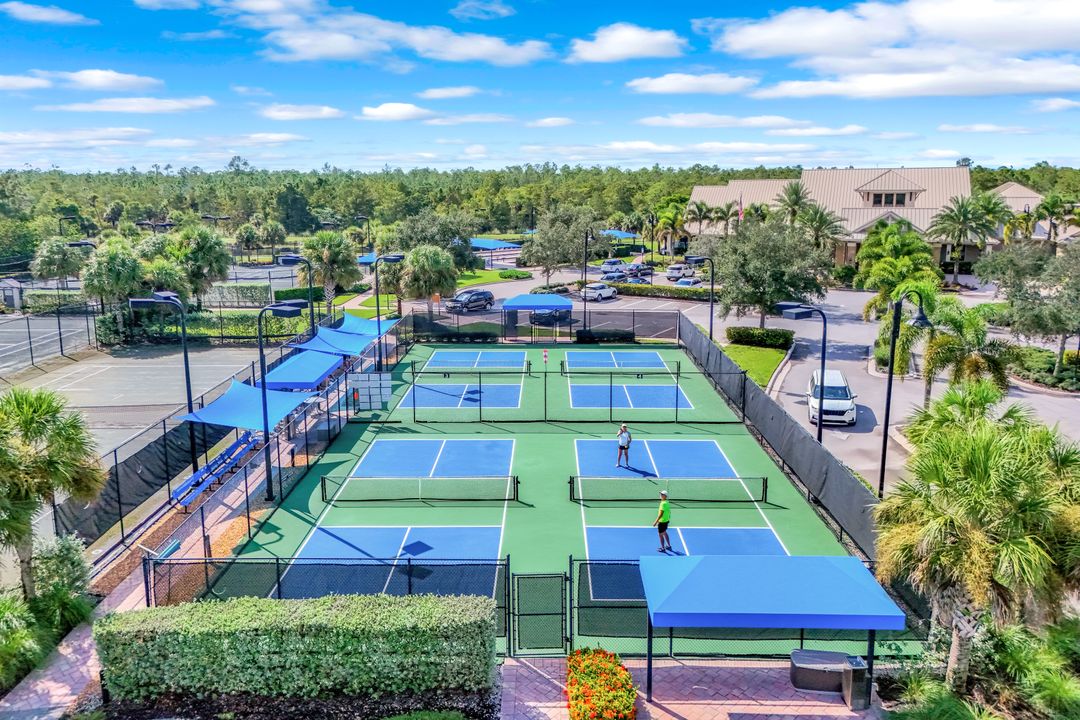 7659 Jacaranda Ln, Naples, FL 34114