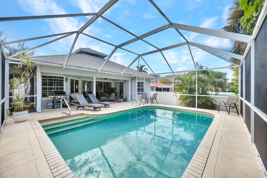 531 91st Ave N, Naples, FL 34108