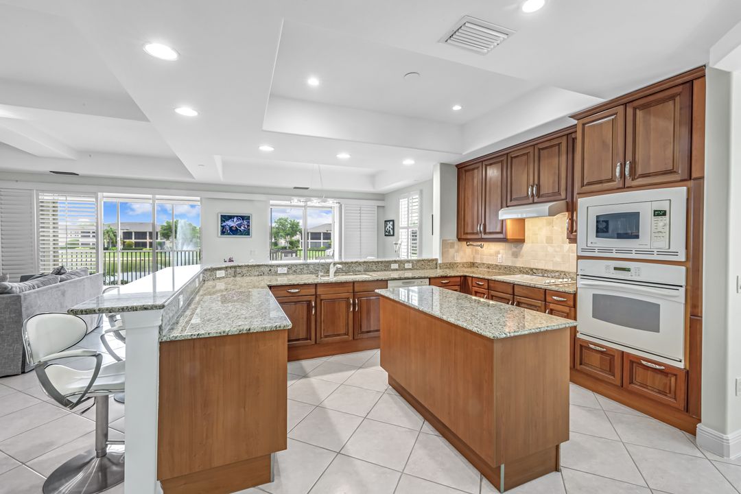 510 Avellino Isles Cir #2202, Naples, FL 34119