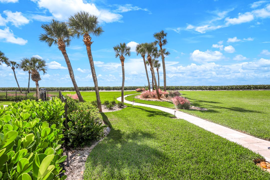 10951 Gulf Shore Dr #1202, Naples, FL 34108