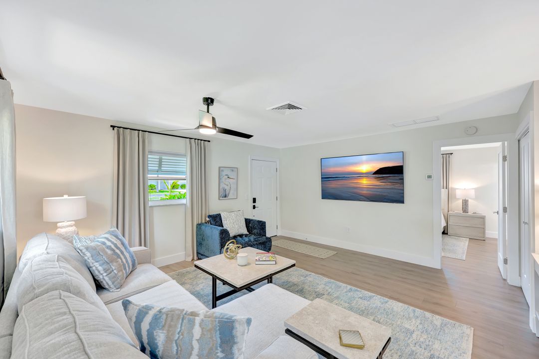 600 98th Ave N #B, Naples, FL 34108