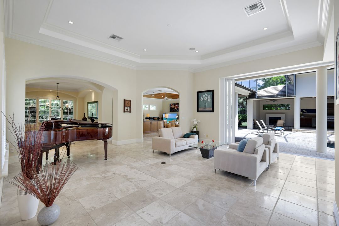 1284 Pocantico Ln, Naples, FL 34110