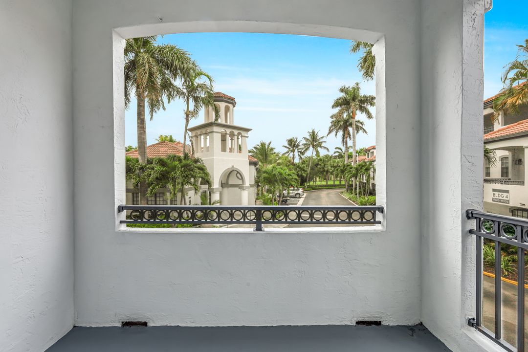 19680 E Country Club Dr, Miami, FL 33180