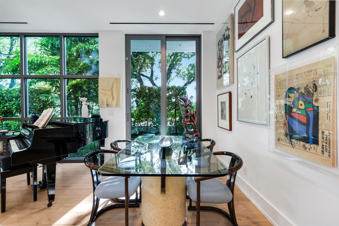 335 Banyan Blvd, Naples, FL 34102