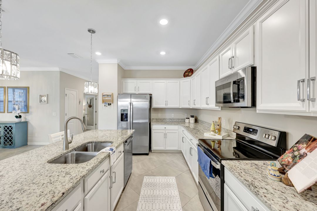 2174 Clementine St, Naples, FL 34120