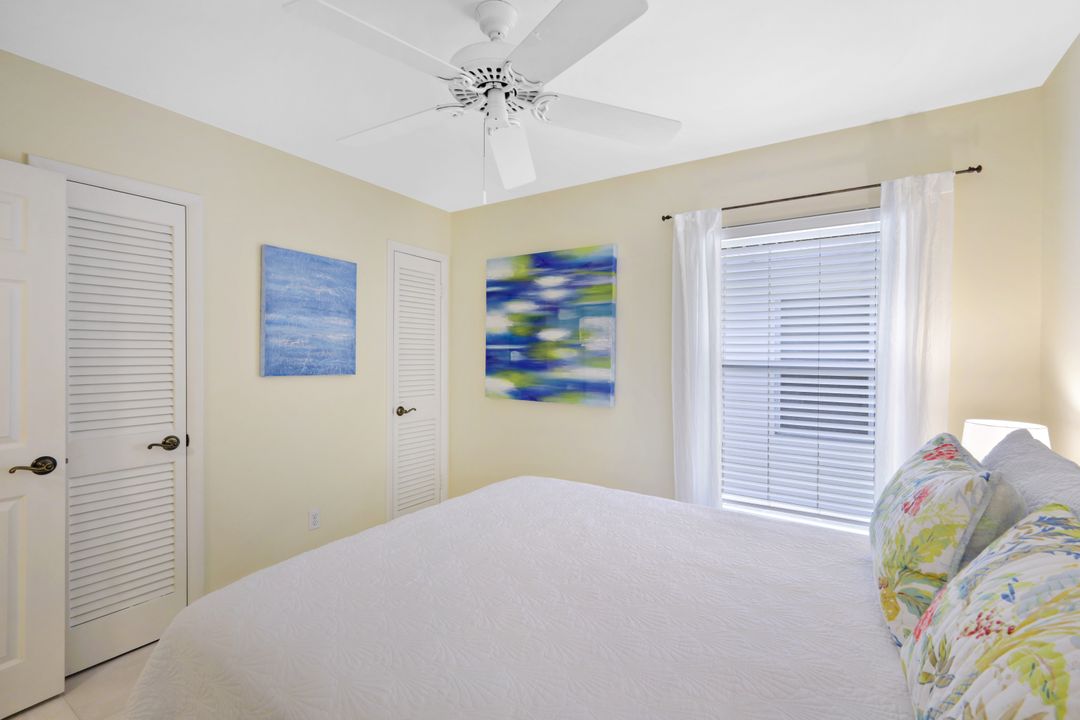 286 4th St S, Naples, FL 34102