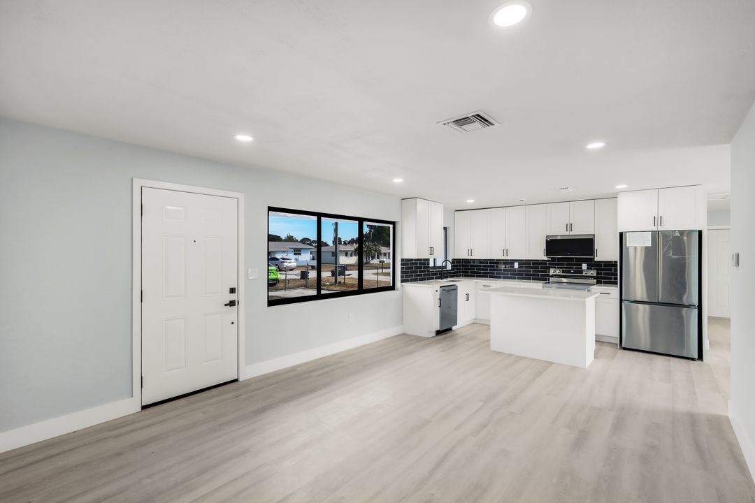 1389 Pine Ave, North Fort Myers, FL 33917