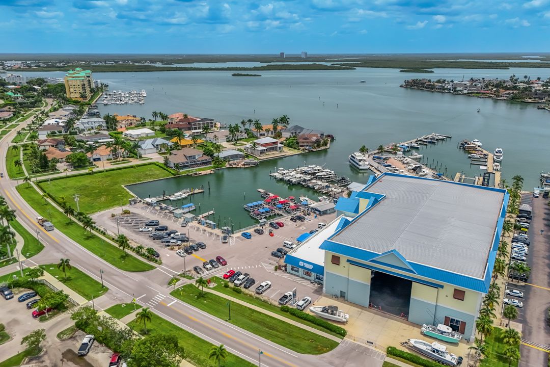 620 Rockport Ct, Marco Island, FL 34145