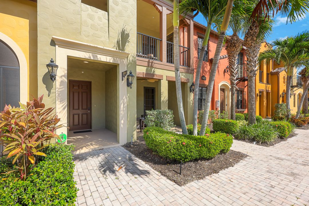 9027 Alturas Ln #3304, Naples, FL 34113