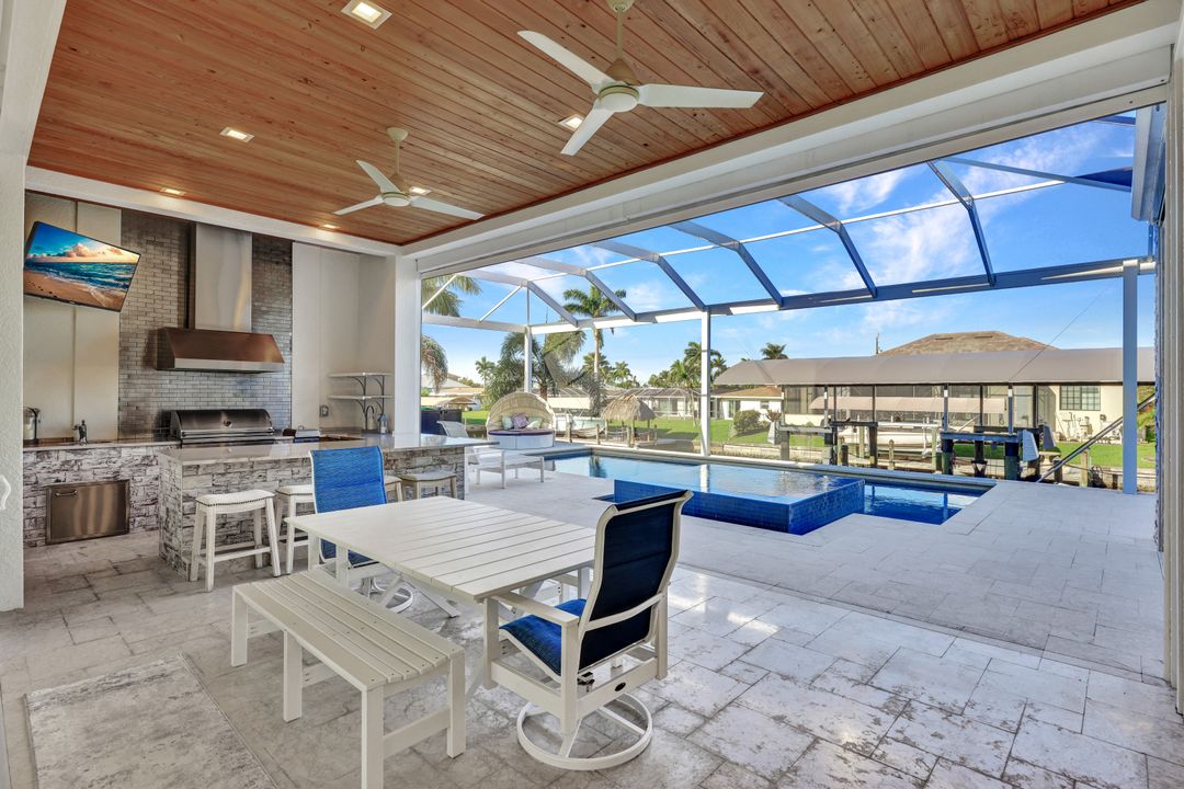 5610 De Soto Ct, Cape Coral, FL 33904